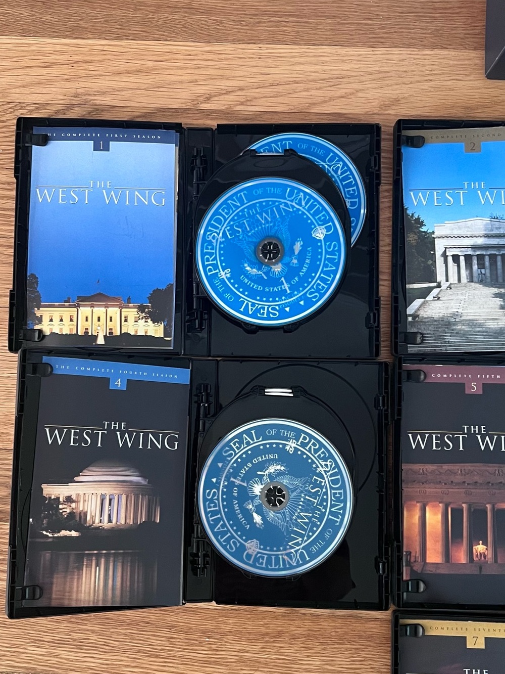 The West Wing: The Complete Series, Seven seasons on 45 DVDs, Like New, In Box - Picture 5 of 10